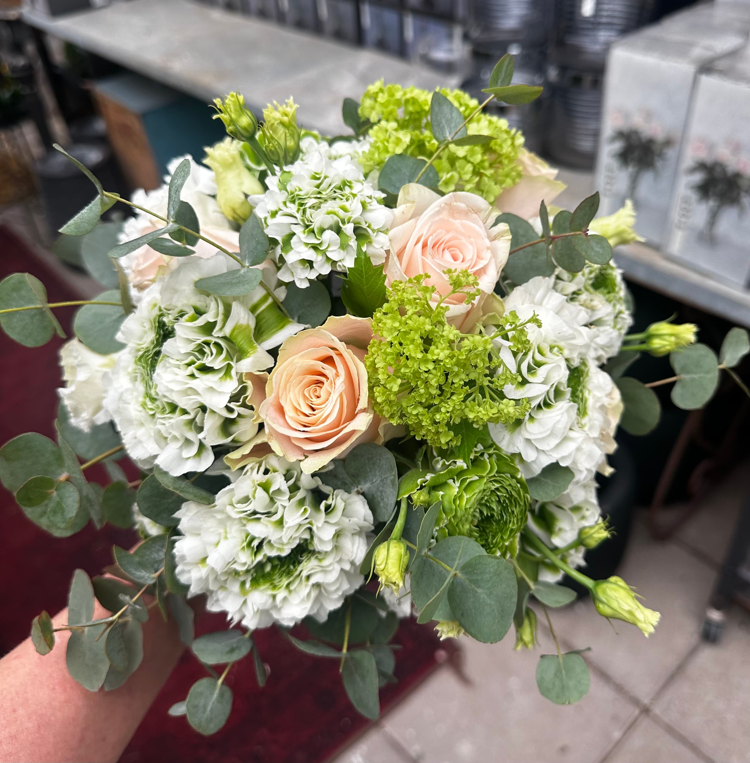 Vit brudbukett med lime